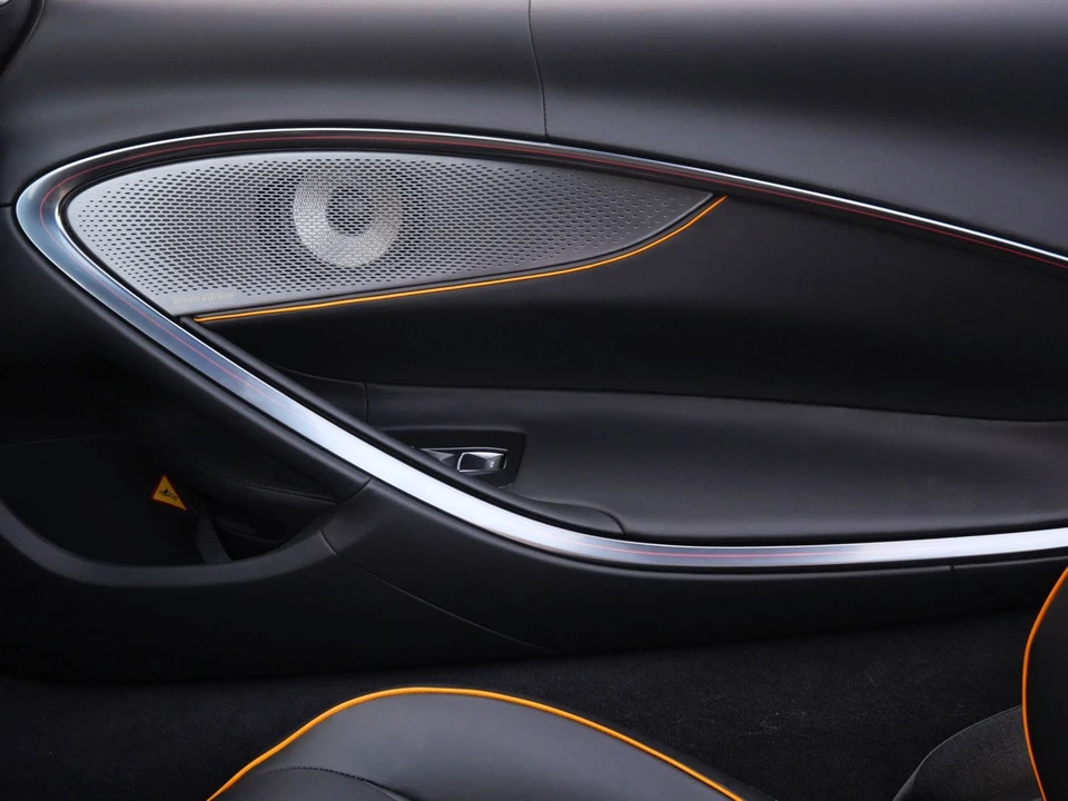 2025 McLaren Artura - Image 14 of 26
