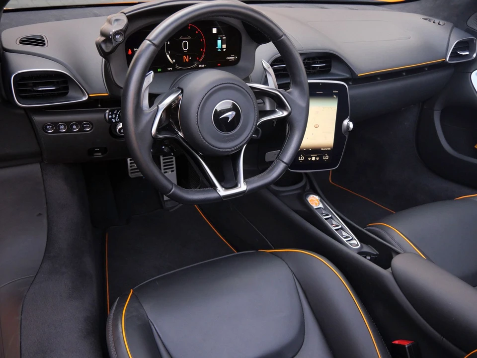 2025 McLaren Artura - Image 8 of 26