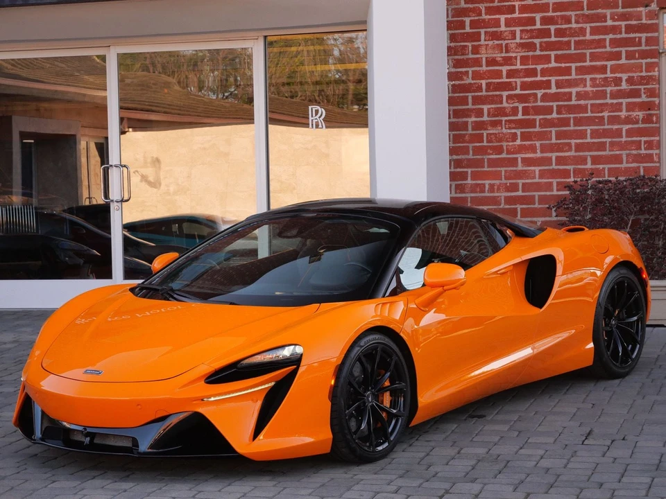 2025 McLaren Artura - Image 25 of 26