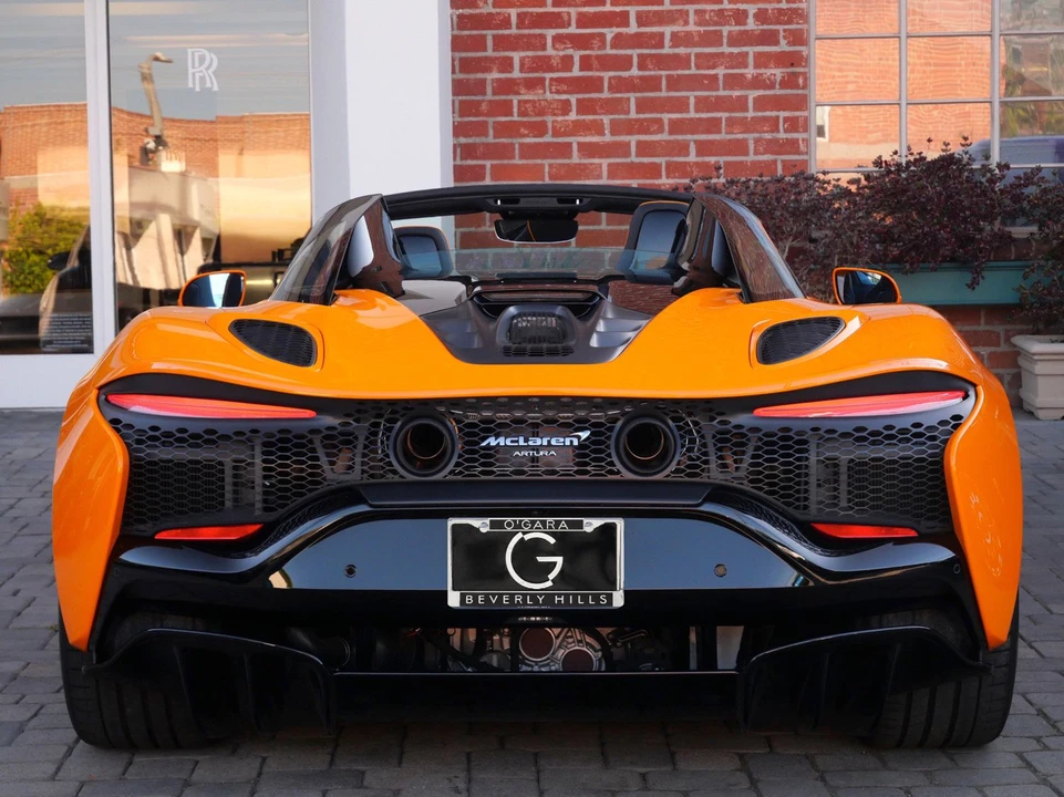 2025 McLaren Artura - Image 5 of 26