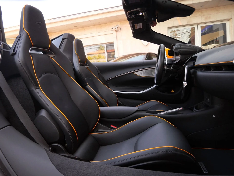2025 McLaren Artura - Image 11 of 26