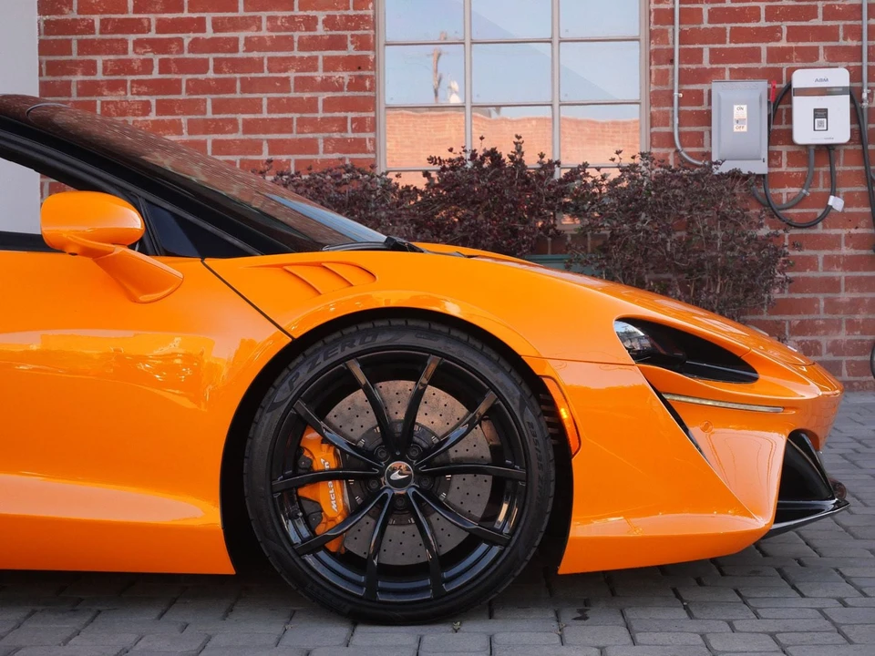 2025 McLaren Artura - Image 7 of 26