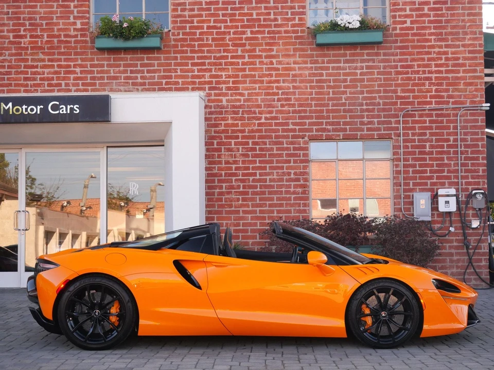 2025 McLaren Artura - Image 3 of 26
