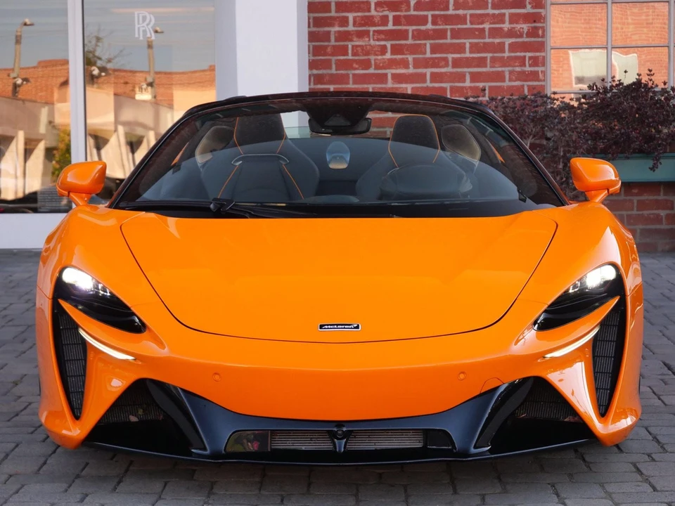 2025 McLaren Artura - Image 2 of 26