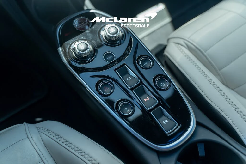 2025 McLaren GT - Image 16 of 31