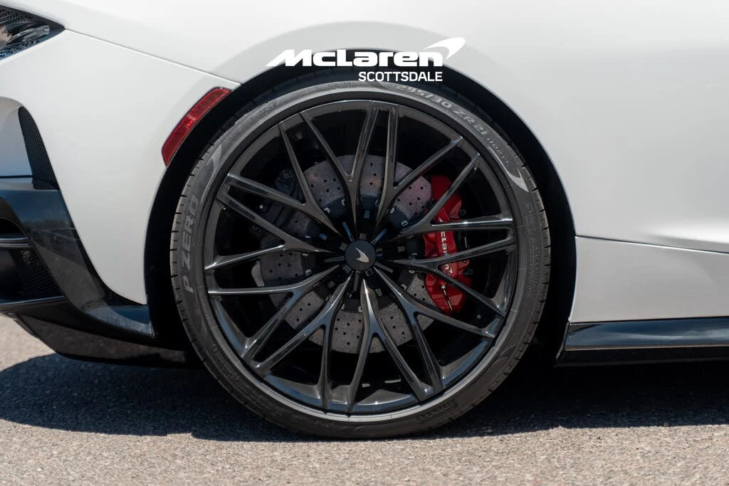 2025 McLaren GT - Image 30 of 31