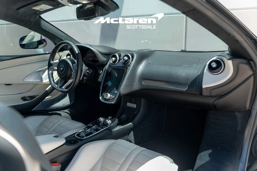 2025 McLaren GT - Image 17 of 31