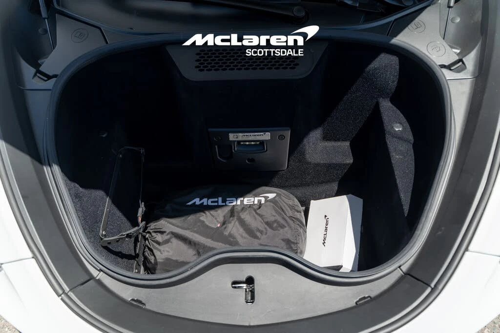 2025 McLaren GT - Image 27 of 31