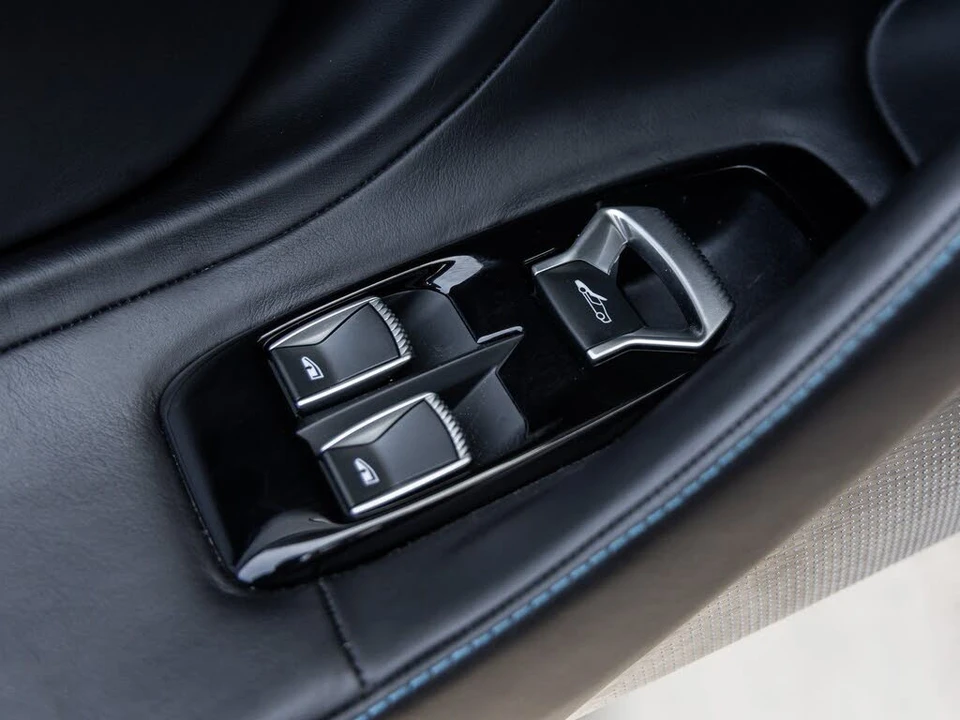 2025 McLaren GT - Image 25 of 31