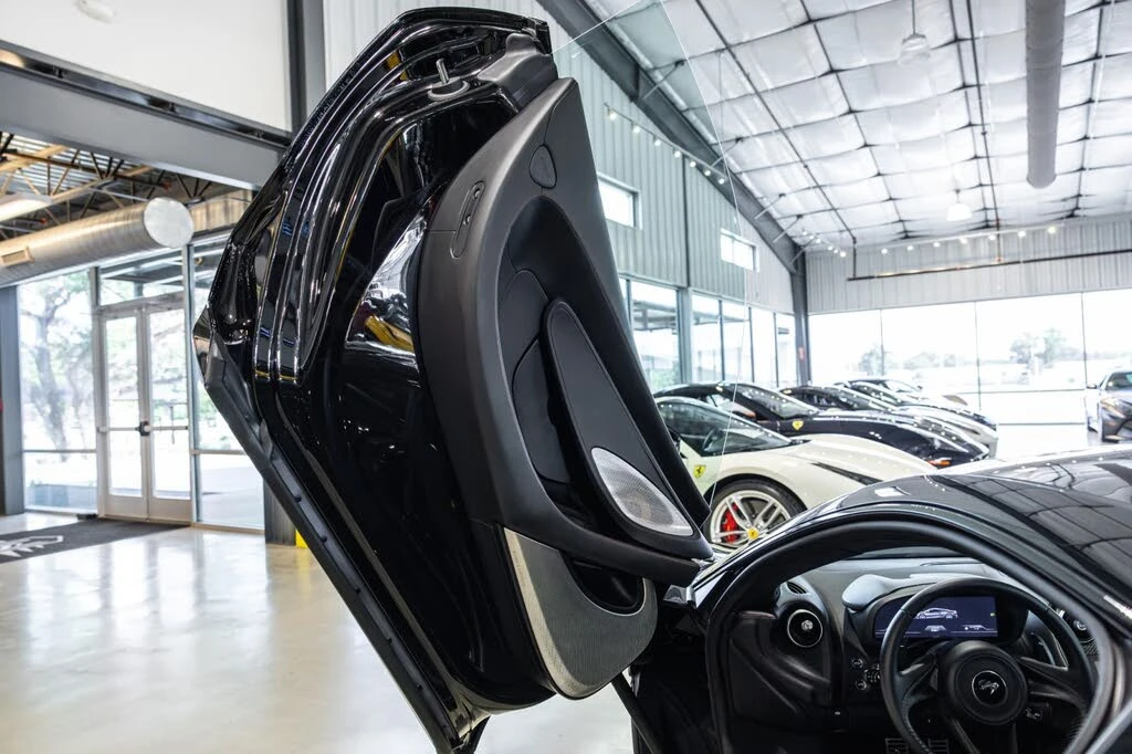 2025 McLaren GT - Image 22 of 31
