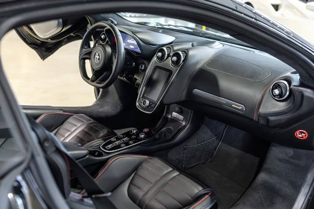 2025 McLaren GT - Image 24 of 31