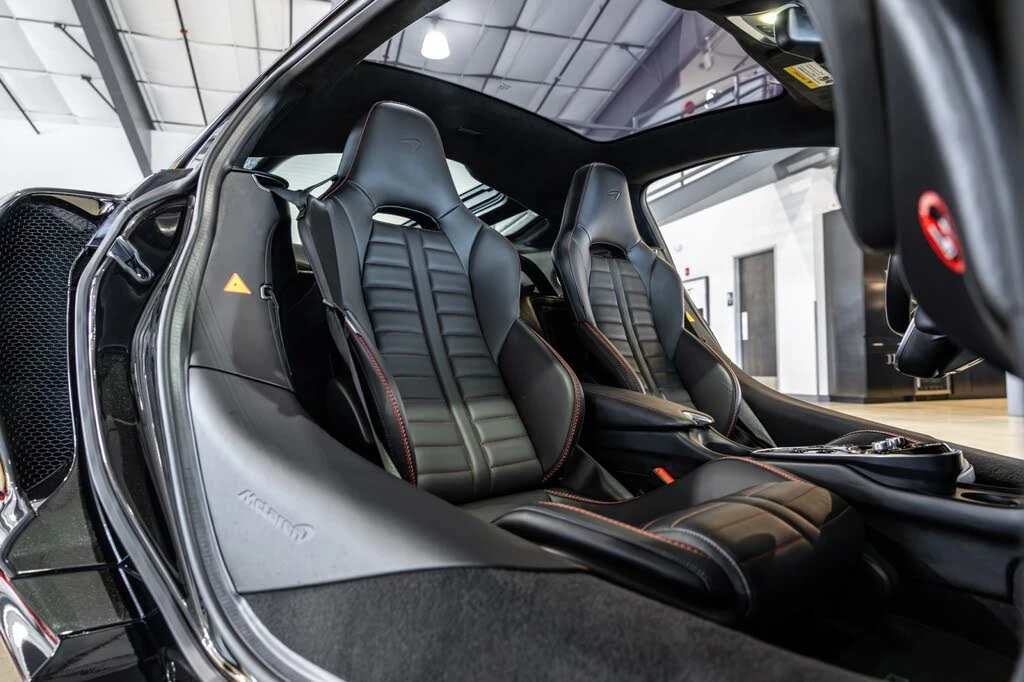 2025 McLaren GT - Image 25 of 31