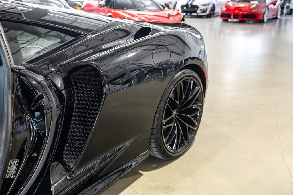 2025 McLaren GT - Image 14 of 31