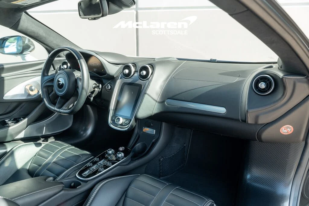 2025 McLaren GT - Image 17 of 31