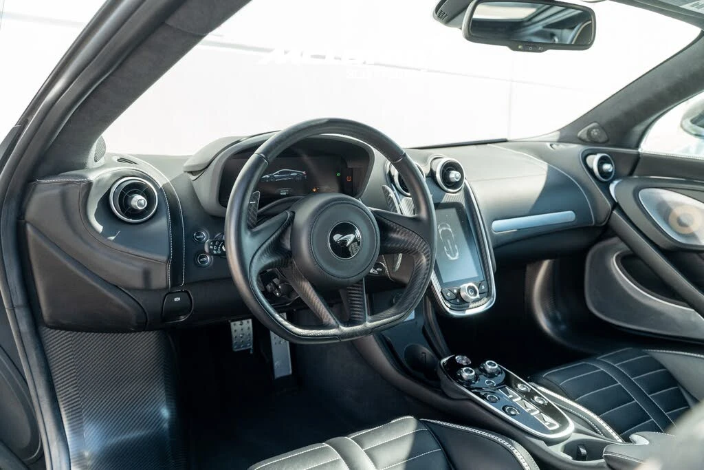 2025 McLaren GT - Image 13 of 31