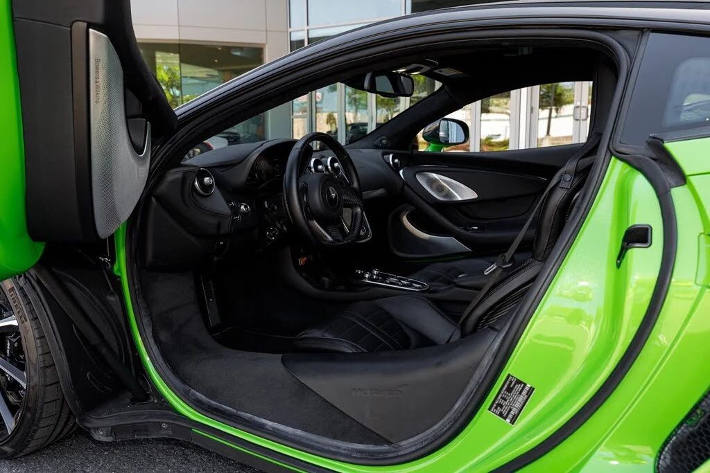 2025 McLaren GT - Image 28 of 31
