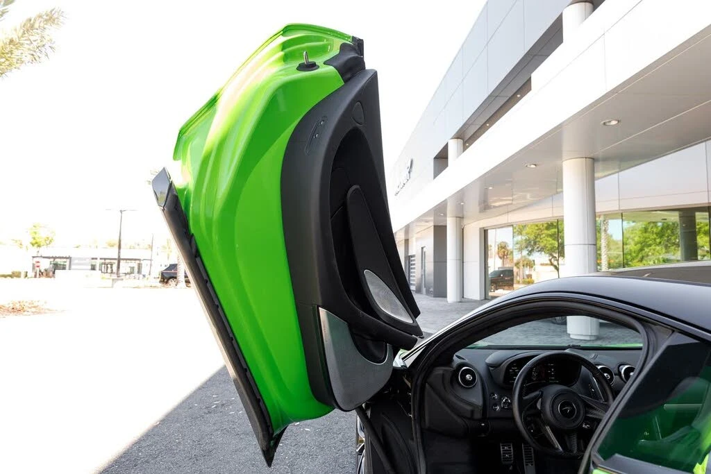 2025 McLaren GT - Image 27 of 31