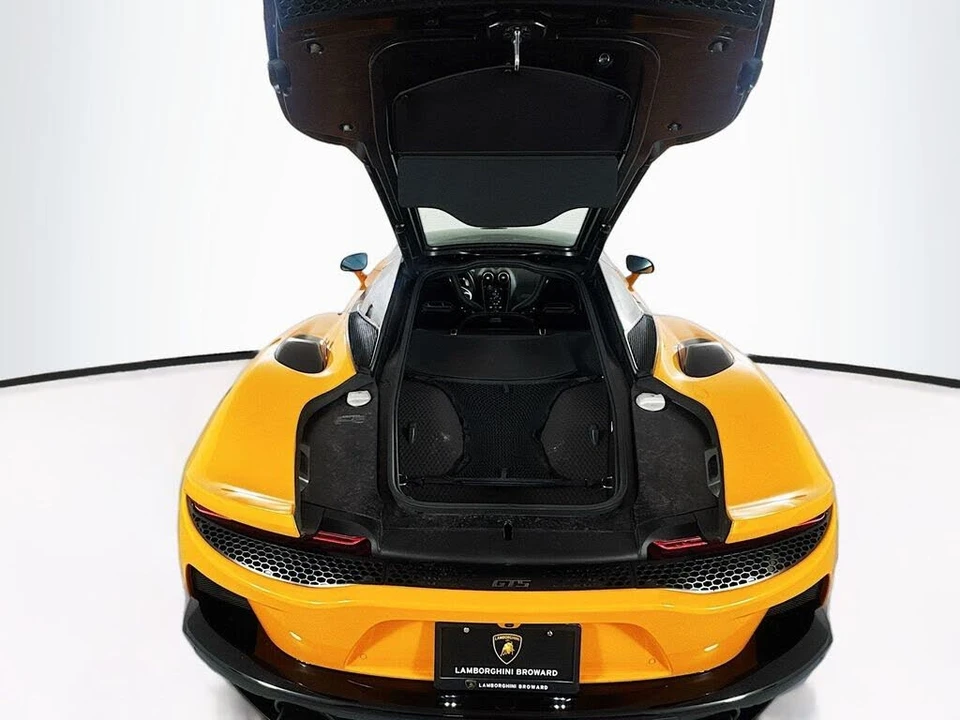 2025 McLaren GT - Image 27 of 31