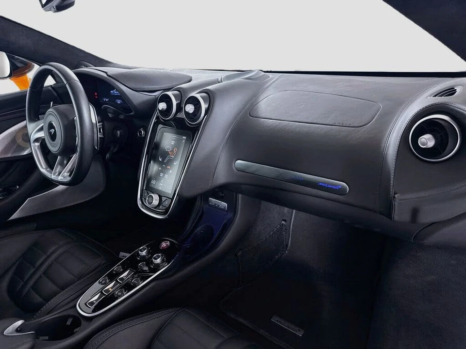 2025 McLaren GT - Image 29 of 31