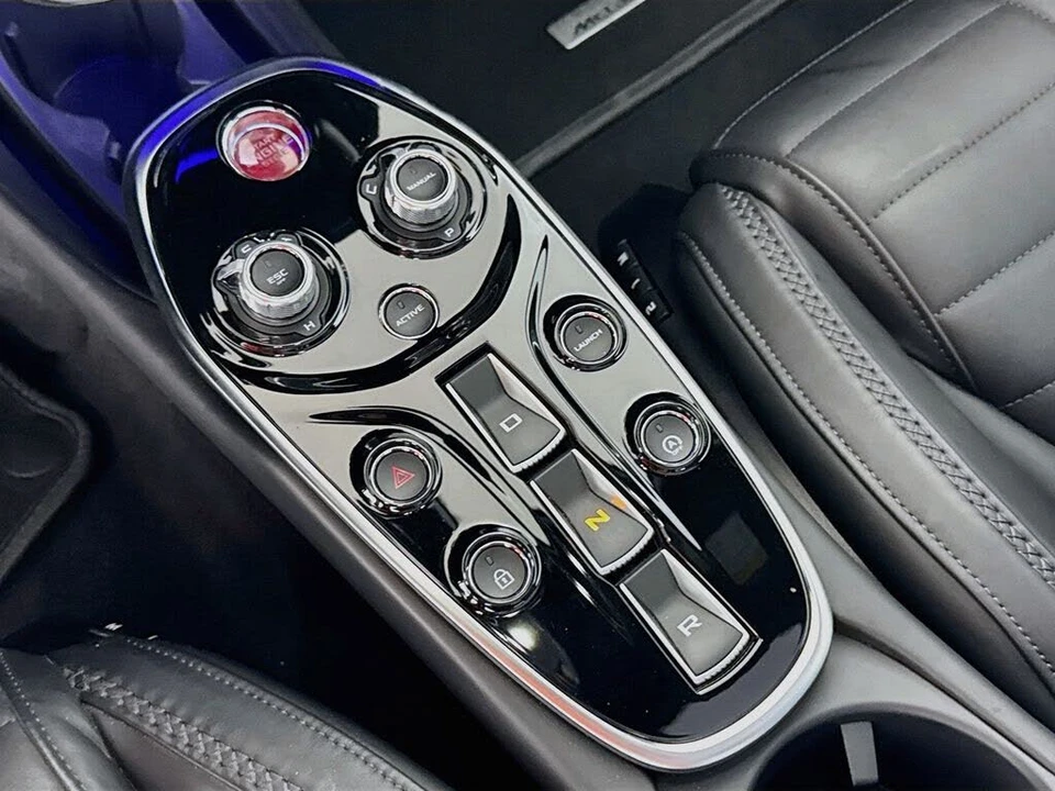 2025 McLaren GT - Image 17 of 31