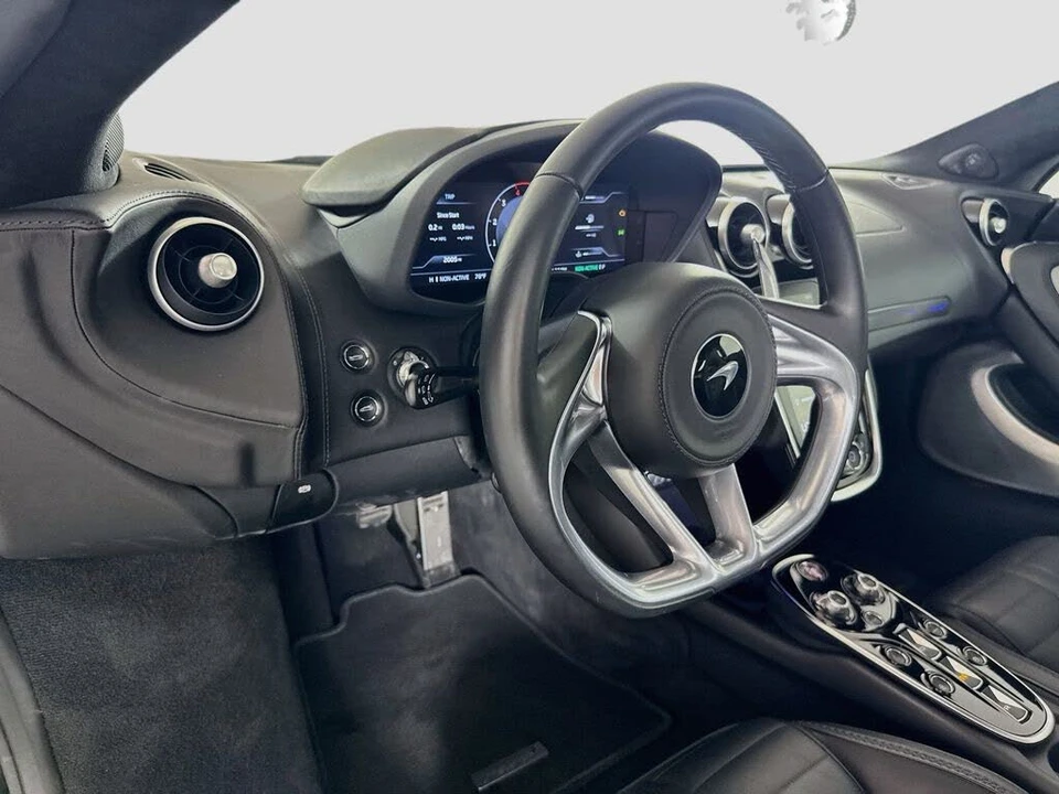 2025 McLaren GT - Image 9 of 31