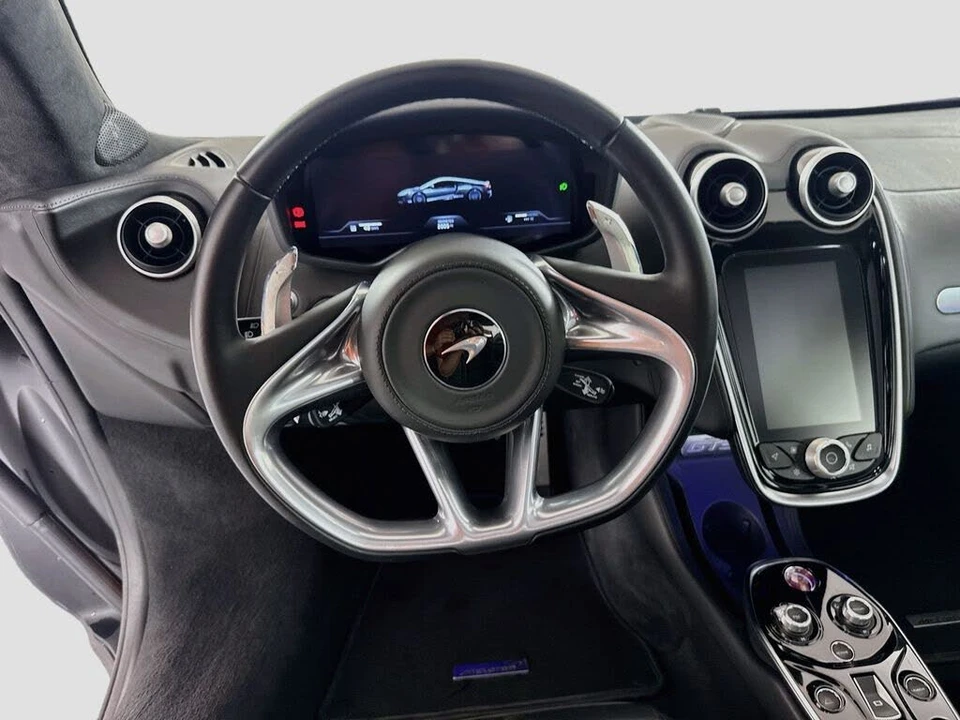 2025 McLaren GT - Image 24 of 31