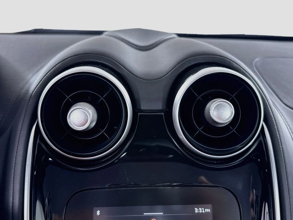 2025 McLaren GT - Image 26 of 31