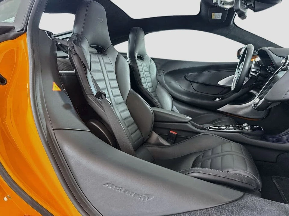 2025 McLaren GT - Image 28 of 31