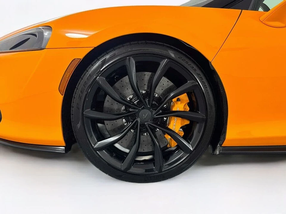 2025 McLaren GT - Image 30 of 31