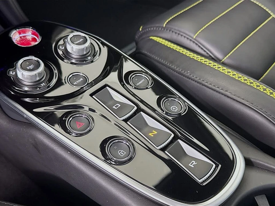 2025 McLaren GT - Image 14 of 27