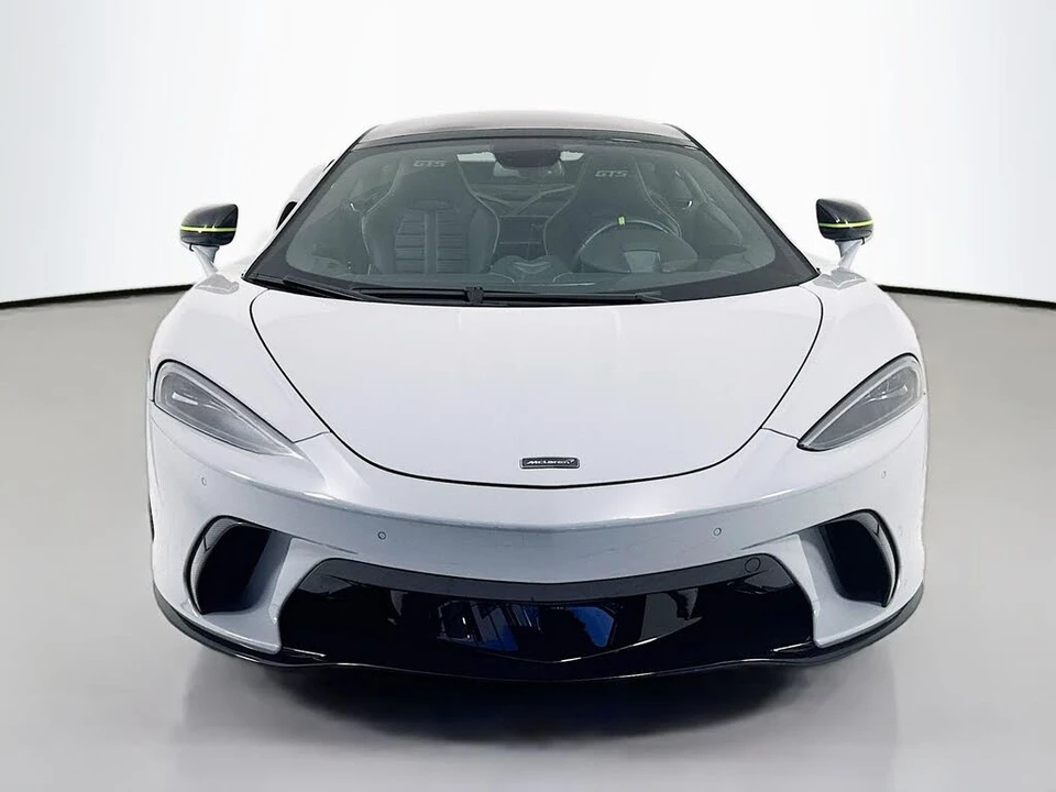 2025 McLaren GT - Image 2 of 27