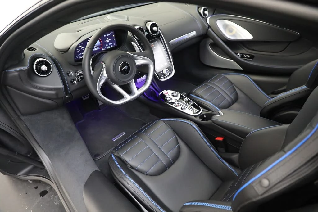 2025 McLaren GT - Image 16 of 31