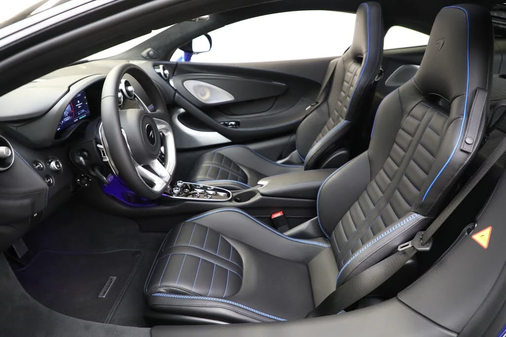 2025 McLaren GT - Image 17 of 31