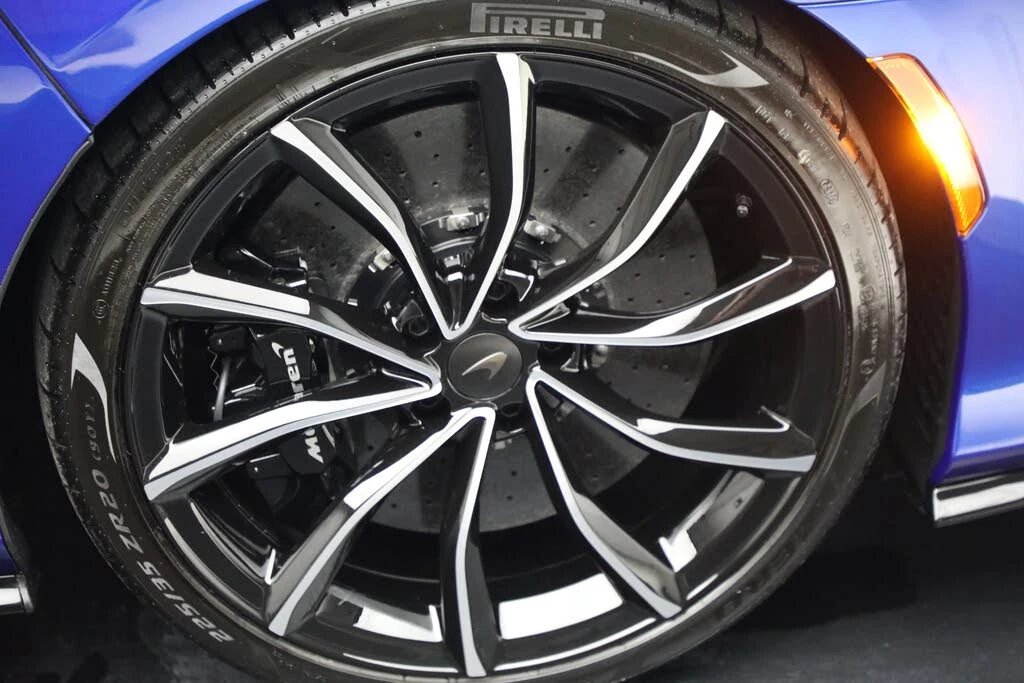 2025 McLaren GT - Image 15 of 31