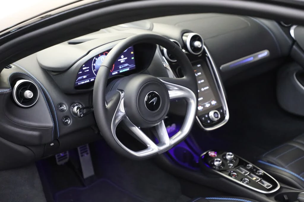 2025 McLaren GT - Image 24 of 31