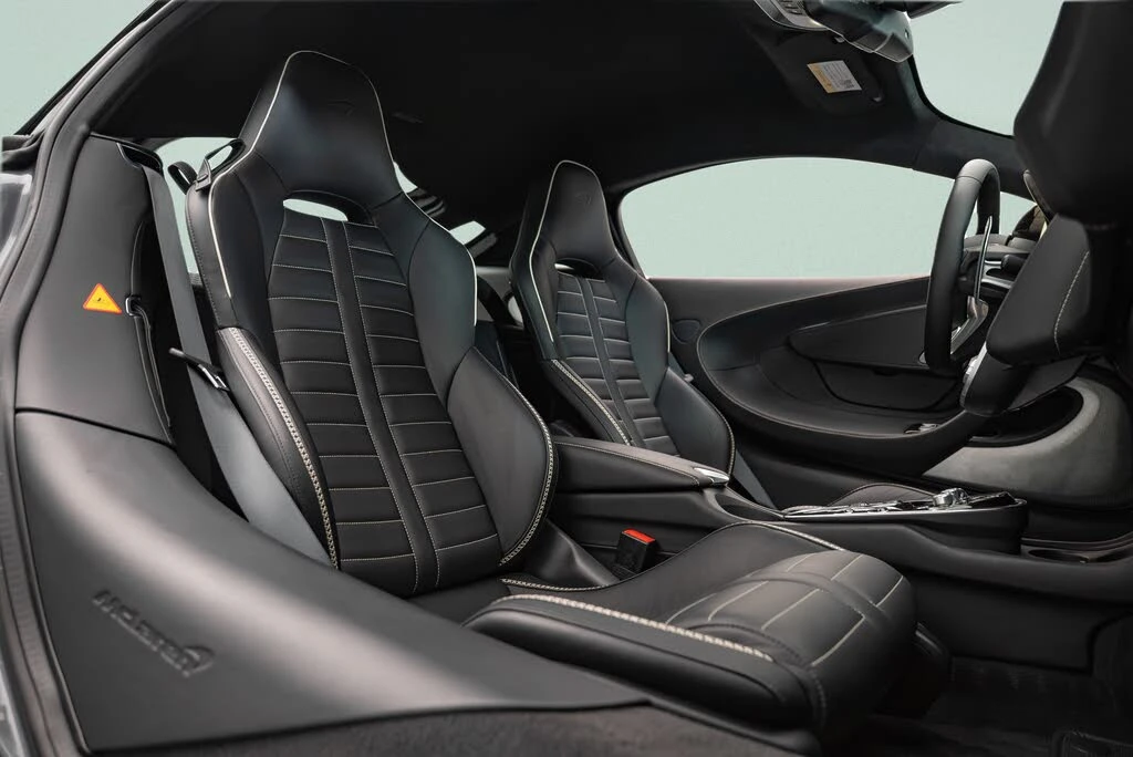 2025 McLaren GT - Image 10 of 21