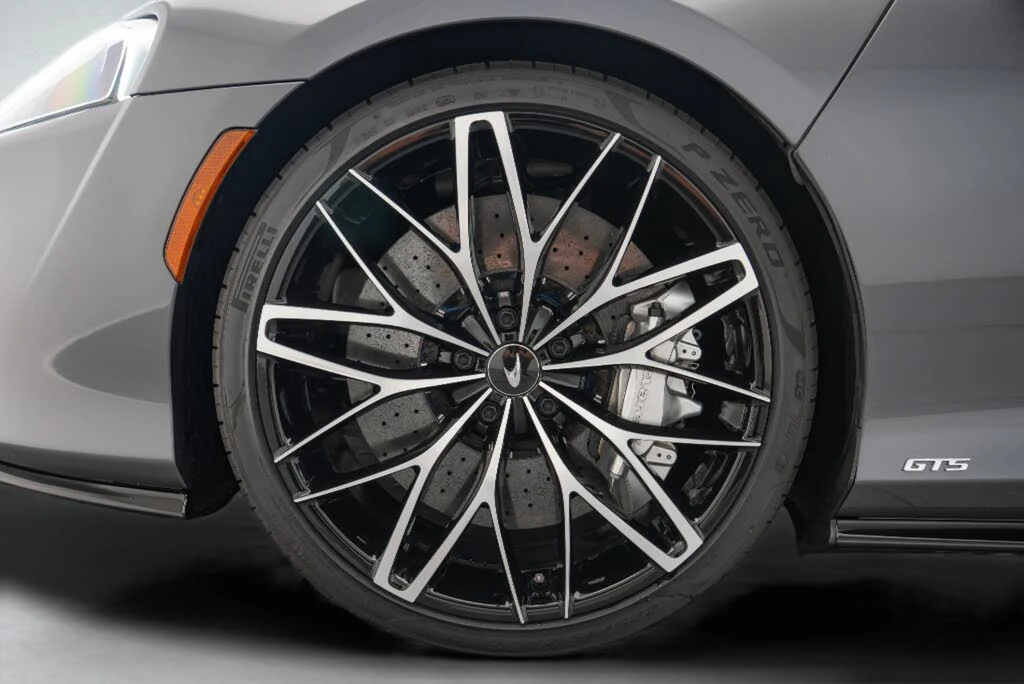 2025 McLaren GT - Image 18 of 21
