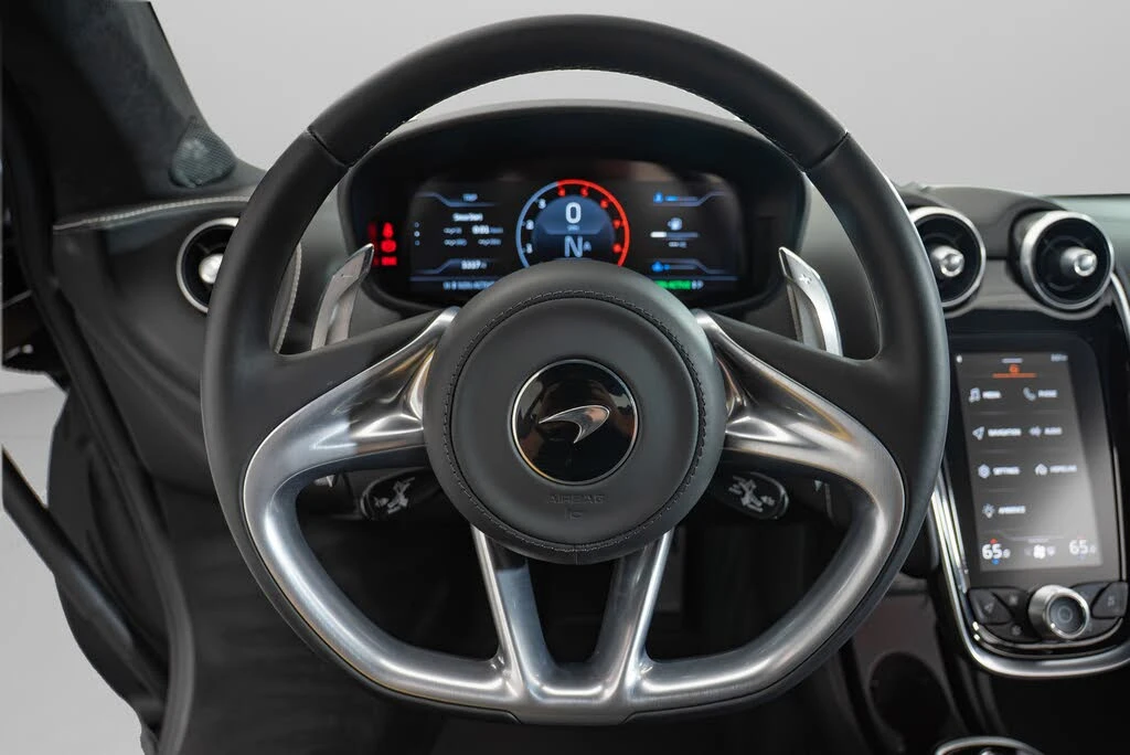 2025 McLaren GT - Image 12 of 21