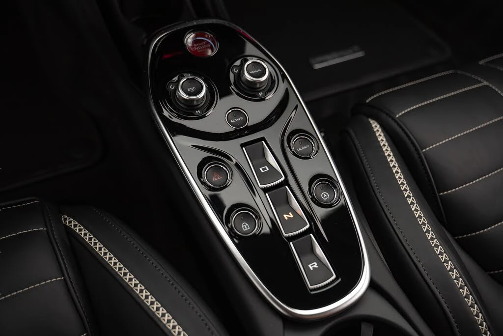 2025 McLaren GT - Image 14 of 21