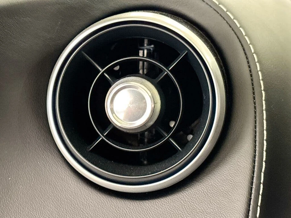 2025 McLaren GT - Image 17 of 31