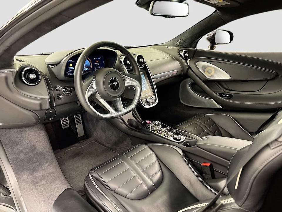 2025 McLaren GT - Image 9 of 31