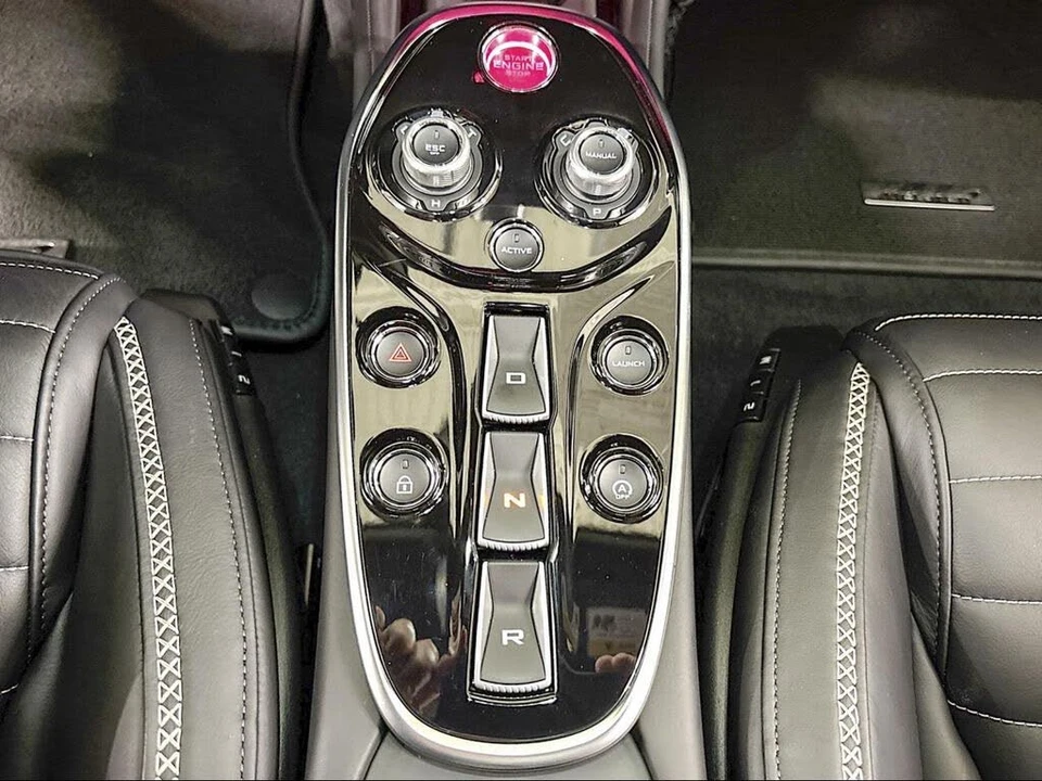 2025 McLaren GT - Image 13 of 31