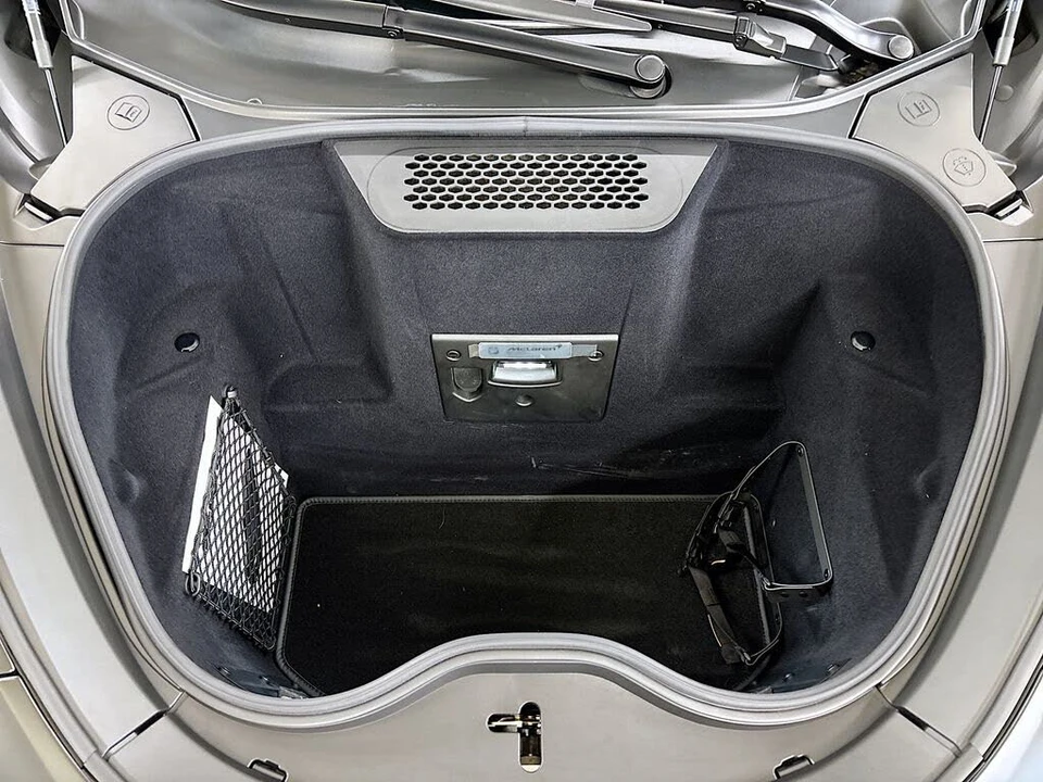 2025 McLaren GT - Image 30 of 31