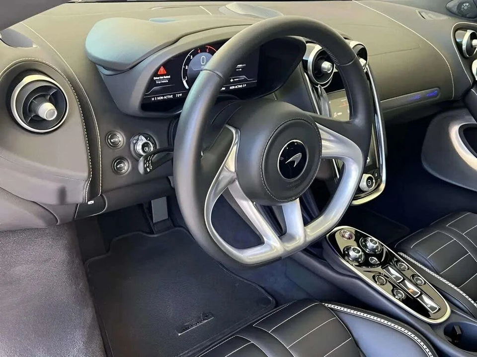 2025 McLaren GT - Image 15 of 31