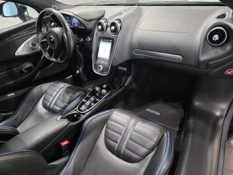 2025 McLaren GT - Image 17 of 26