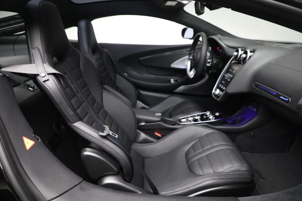 2025 McLaren GT - Image 25 of 31