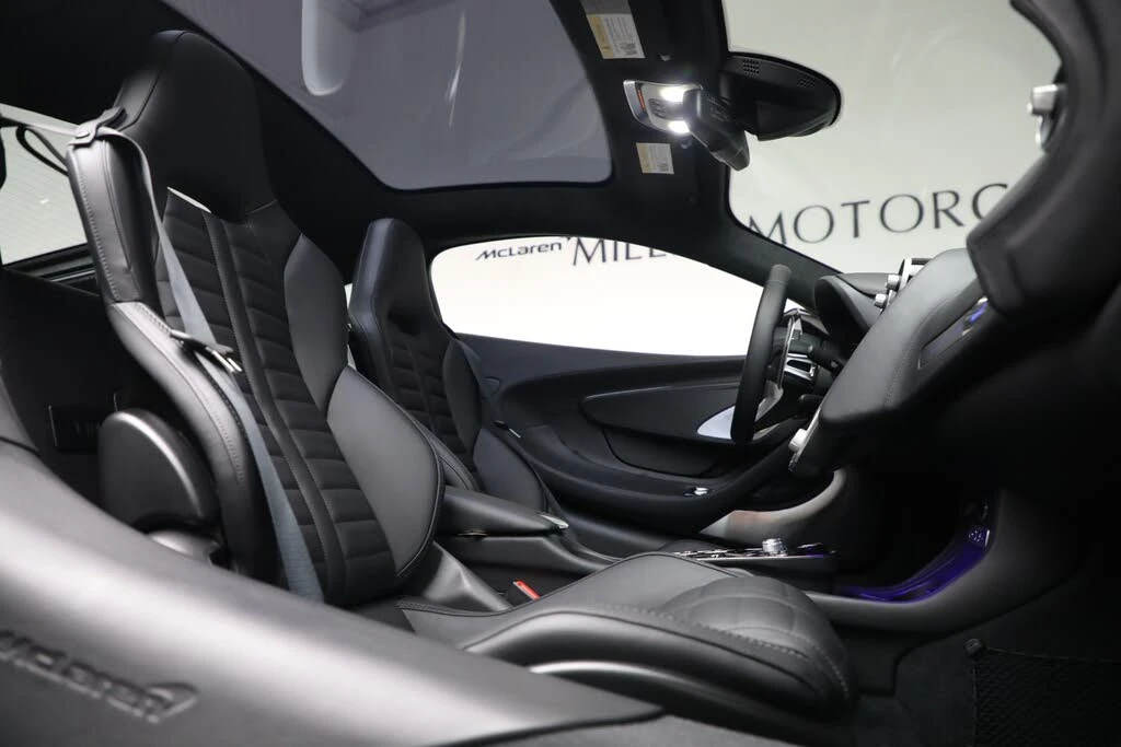 2025 McLaren GT - Image 24 of 31