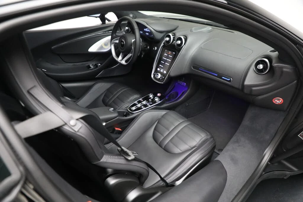 2025 McLaren GT - Image 26 of 31