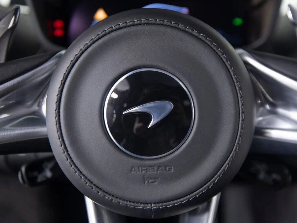 2025 McLaren GT - Image 24 of 31