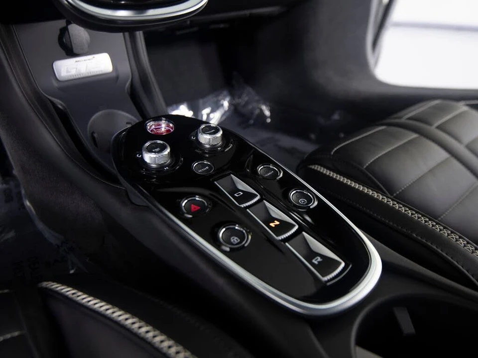 2025 McLaren GT - Image 22 of 31